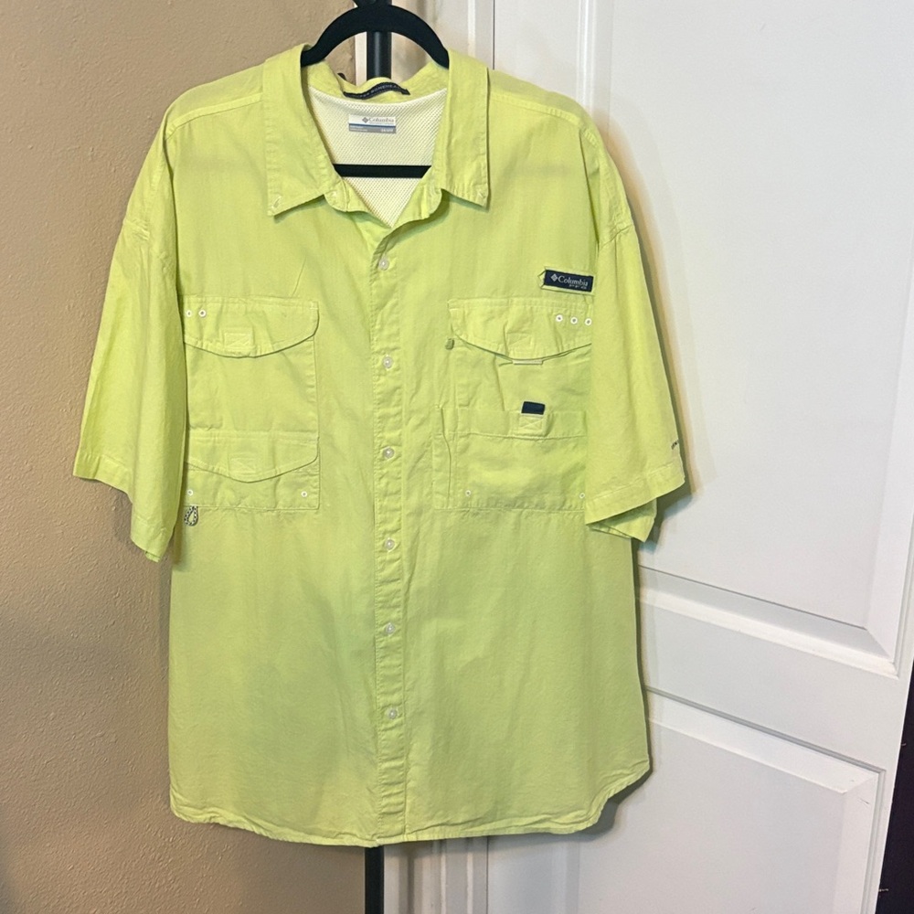 Columbia Men's Light Green Casual Button Down Shirt